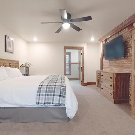 Main Street Inn Vermillion Bagian luar foto