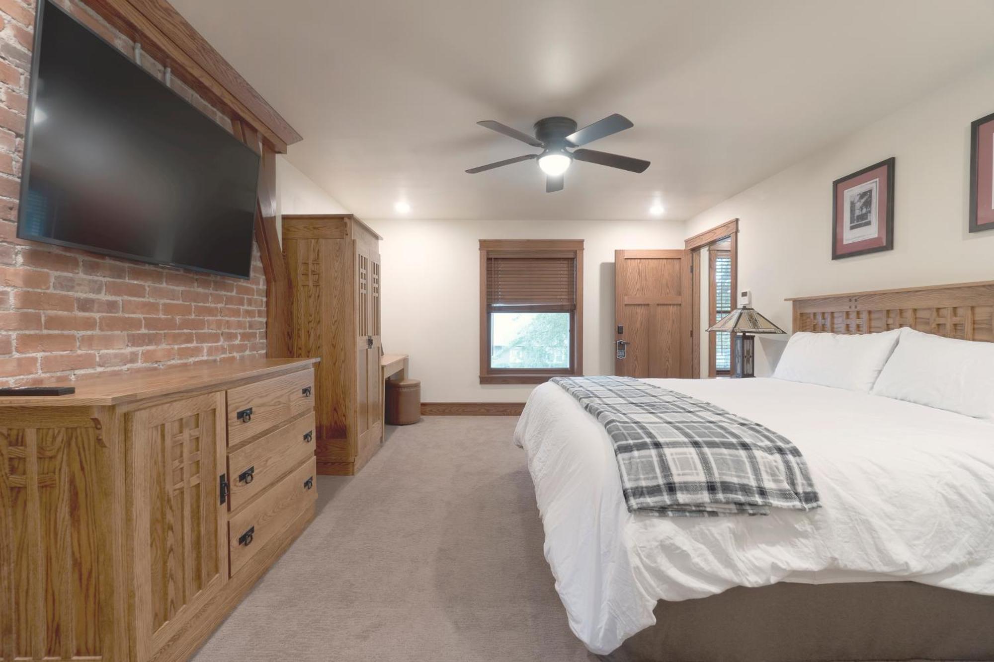 Main Street Inn Vermillion Bagian luar foto